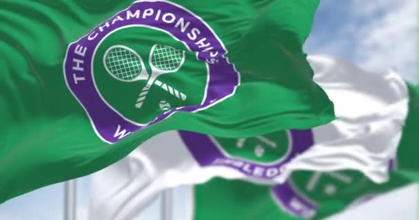 London Großbritannien April 2022 Drei Fahnen Mit Dem Wimbledon Logo — Stockvideo