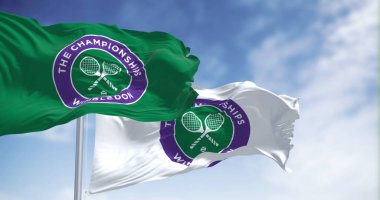 Londra, İngiltere, Nisan 2022: The Championships Wimbledon logosunun dalgalandığı bayraklar. Wimbledon Şampiyonası, her yıl Haziran ayı sonunda düzenlenecek büyük bir tenis turnuvası.