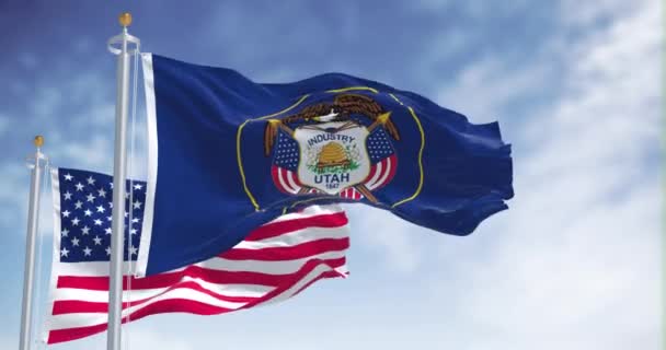 Flaga Stanu Utah Machająca Wraz Flagą Narodową Stanów Zjednoczonych Ameryki — Wideo stockowe