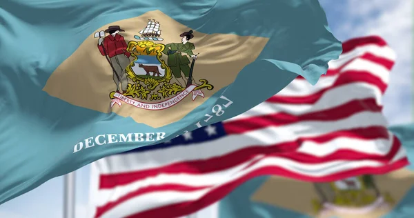 Flagi Stanu Delaware Machają Razem Flagą Narodową Stanów Zjednoczonych Ameryki — Zdjęcie stockowe