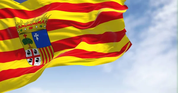 아라곤의 국기가 바람에 흔들리고 있습니다 아라곤 스페인의 지역으로 아라곤 광범위하게 — 스톡 사진