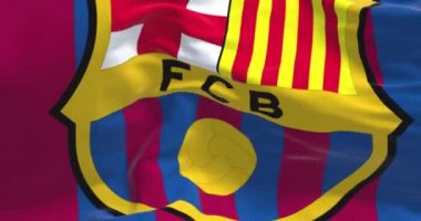 Barselona, İspanya, Mayıs 2022: FC Barcelona bayrağını dalgalandırın. FC Barcelona, İspanya 'nın Barcelona şehrinde kurulmuş profesyonel bir futbol kulübüdür. Yavaş çekimde kusursuz döngü
