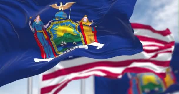 Bendera Negara Bagian New York Melambai Bersama Dengan Bendera Nasional — Stok Video