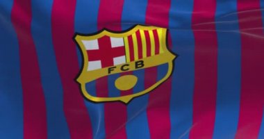 Barselona, İspanya, Mayıs 2022: FC Barcelona bayrağını dalgalandırın. FC Barcelona, İspanya 'nın Barcelona şehrinde kurulmuş profesyonel bir futbol kulübüdür. Yavaş çekimde kusursuz döngü
