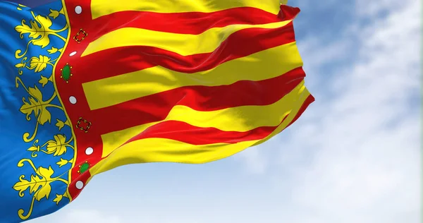 발렌시아 지방의 국기는 바람에 흔들리고 발렌시아 공동체는 스페인의 공동체이다 — 스톡 사진