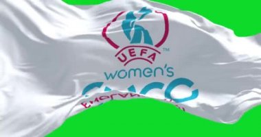 Londra, İngiltere, Mayıs 2022: UEFA Avrupa Kadınlar Futbol Şampiyonası 'nın bayrağı yeşil arka planda izole bir şekilde sallanıyor. 2022 Kadınlar Euro 6-31 Temmuz tarihleri arasında İngiltere 'de gerçekleşecek