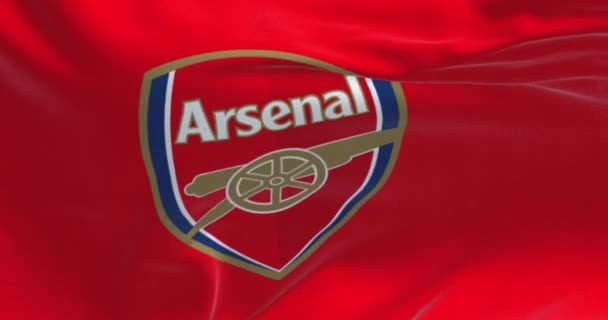 2022年5月 英国伦敦 阿森纳足球俱乐部的旗帜飘扬 阿森纳 Arsenal 是一家位于英格兰伦敦伊斯灵顿的职业足球俱乐部 慢动作无缝圈 — 图库视频影像
