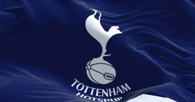 Londra, İngiltere, Mayıs 2022: Tottenham Hotspur bayrağı dalgalanan kumaş arkaplan. Tottenham Hotspur Tottenham, Londra merkezli profesyonel bir futbol kulübüdür.