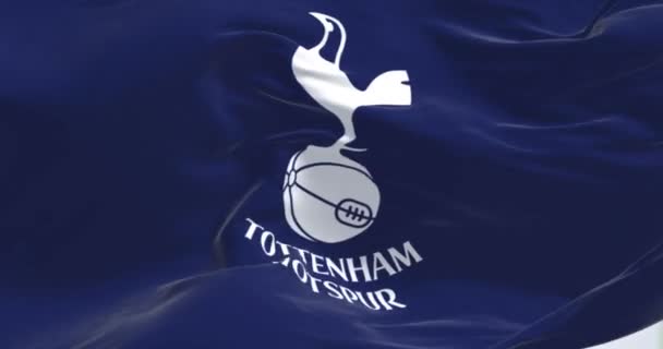 London Großbritannien Mai 2022 Hintergrund Weht Die Flagge Der Tottenham — Stockvideo