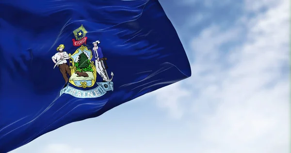 美国缅因州的国旗在风中飘扬 缅因州是美国新英格兰地区的一个州 民主和独立 — 图库照片