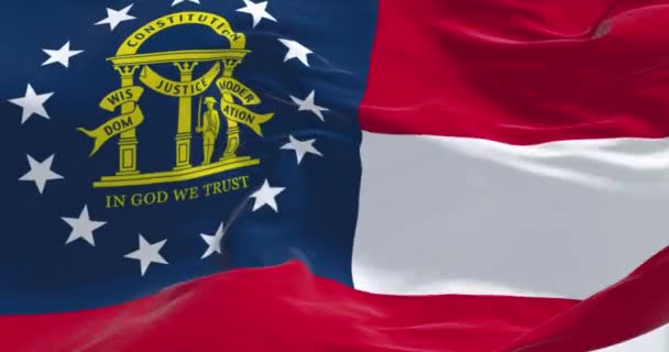 ジョージア州の州旗が風になびく ジョージア州はアメリカ合衆国南東部の州である 民主主義と独立 スローモーションでのシームレスなループ — ストック動画