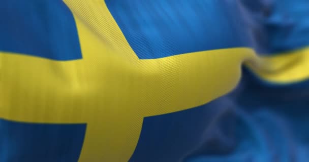 Vista Perto Bandeira Nacional Suécia Acenando Vento País Escandinavo Localizado — Vídeo de Stock