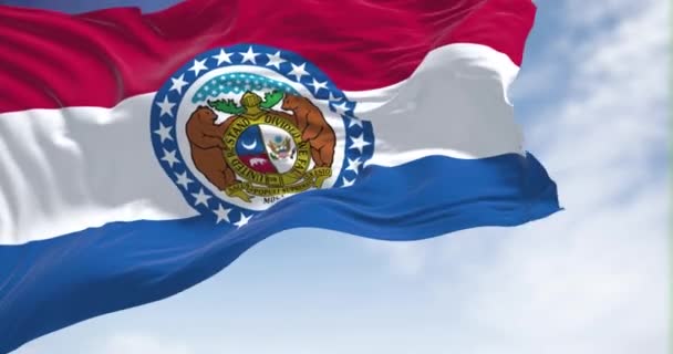 ミズーリ州の米国国旗が風になびいています ミズーリ州はアメリカ合衆国中西部の州である 民主主義と独立 スローモーションでのシームレスなループ — ストック動画