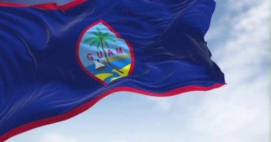 Guam bayrağı açık havada rüzgarda sallanıyor. Guam, Amerika Birleşik Devletleri 'nin batı Pasifik Okyanusu' nda yer alan bir bölgesidir. Yavaş çekimde kusursuz döngü