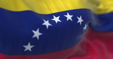 Venezuela ulusal bayrağının rüzgarda dalgalanırken yakın çekim görüntüsü. Bolivarya 'nın Venezuela Cumhuriyeti bir Güney Amerika ülkesidir. Kumaş desenli arka plan. Seçici odaklanma. Yavaş çekimde kusursuz döngü