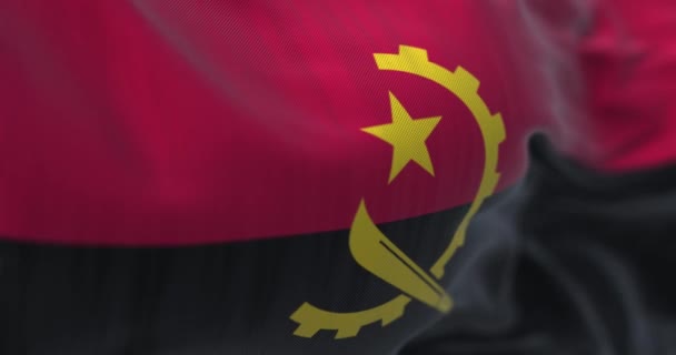 Närbild Angolas Nationella Flagga Viftar Vinden Republiken Angola Ett Land — Stockvideo