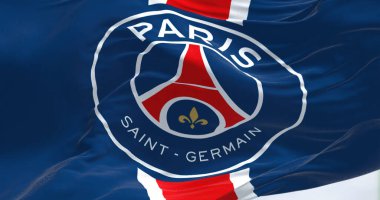 Paris, FRA, Eylül 2022: Paris Saint Germain futbol kulübü bayrağının yakın çekim görüntüsü. Paris Saint Germain, Fransa 'nın başkenti Paris' te yer alan bir futbol kulübüdür.