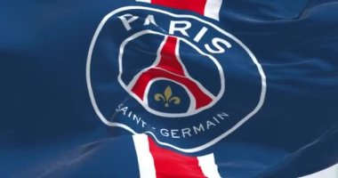 Paris, FRA, Eylül 2022: Saint Germain futbol kulübünün el sallamasına yakın çekim. Paris Saint Germain, Fransa 'nın başkenti Paris' te yer alan bir futbol kulübüdür. Yavaş çekimde kusursuz döngü