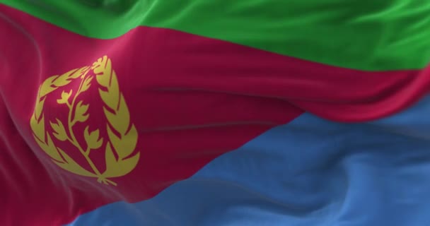 エリトリア国旗が手を振っのクローズアップビュー エリトリア州はアフリカの角に位置する州です 生地の質感の背景 選択的フォーカス スローモーションでのシームレスなループ — ストック動画