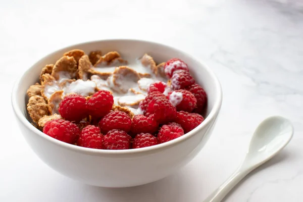 Bowl Multigrain Cereal Yogurt Fresh Raspberry Berries Marble Table Background — 스톡 사진