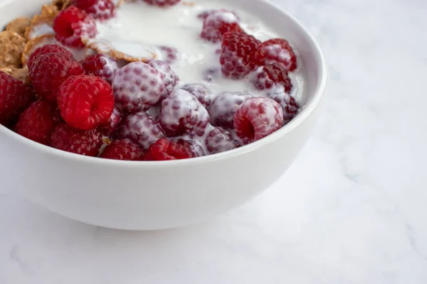 Bowl Multigrain Cereal Yogurt Fresh Raspberry Berries Marble Table Background — 스톡 사진