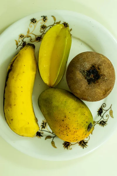 Gran Delicioso Grupo Frutas Plato Melamina Blanca Con Kamranga Banana — Foto de Stock