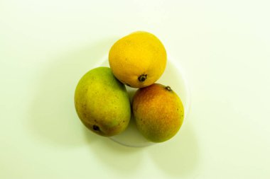 Olgun mango sürüsü, olgunlaştığında sarıdan turuncuya doğru. Fibersiz, tatlı ve hoş bir mango olarak tanımlanır.