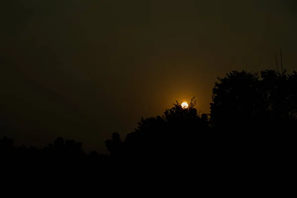 Sun Almost Sets Just Dusk Time Golden Radiant Light Setting — Stock Photo, Image