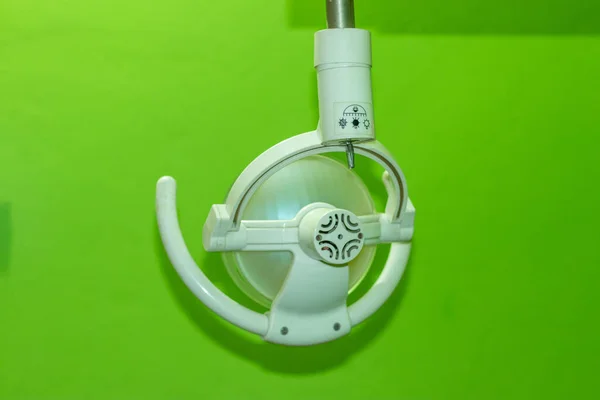 The dentist light has an adjustable bracket so you can position a variety of oral health needs. The dental light cure unit is an essential piece of equipment for dentists