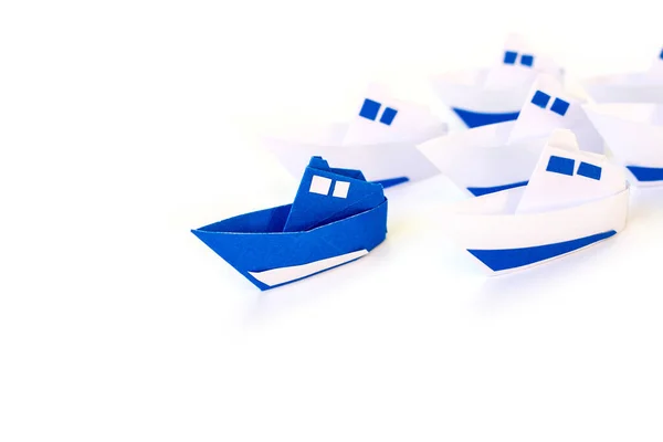 Leiderschap Concept Met Behulp Van Blauw Papier Schip Geïsoleerd Witte — Stockfoto