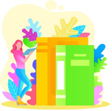 Kitap okuyan genç bir kadın kütüphanede kitap yığınının yanında duruyor, evde okuyan bir öğrenci.