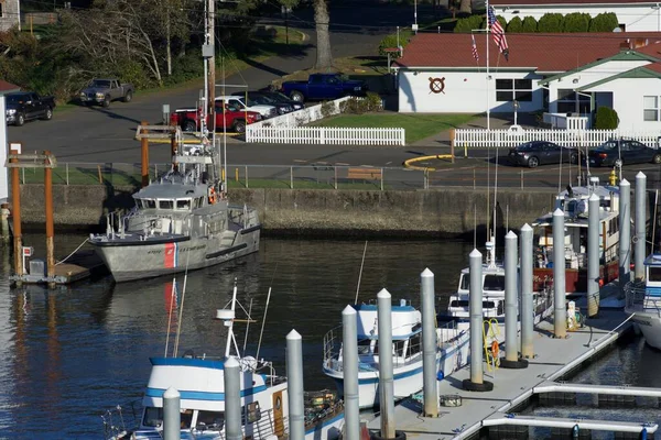 Utsikt Över Hamnstad Hav Med Brygga Och Båtar — Stockfoto