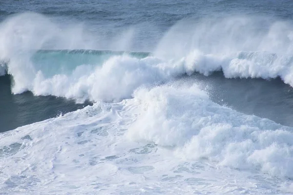 Image Plein Cadre Grandes Vagues Océaniques Éclaboussures Eau — Photo