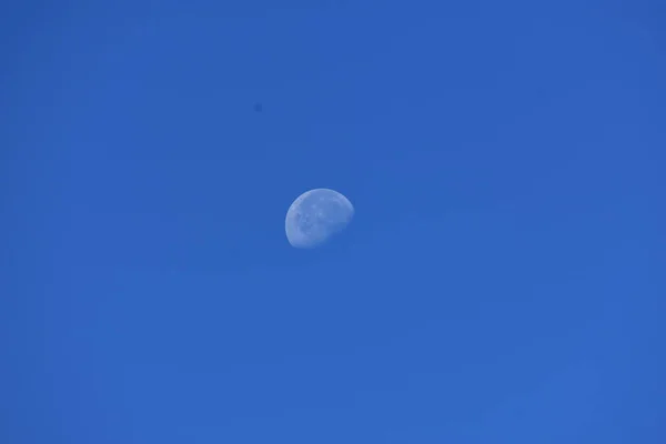 Céu Azul Com Lua Redonda Belo Lunar — Fotografia de Stock