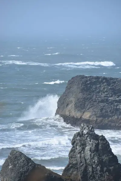Vista Rocas Gigantes Orilla Del Mar — Foto de Stock