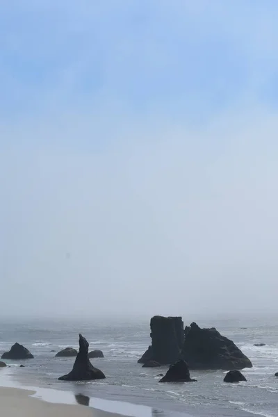 Vista Rocas Gigantes Orilla Del Mar — Foto de Stock