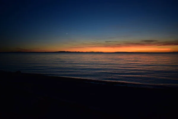 Закатное Небо Над Морской Водой — стоковое фото
