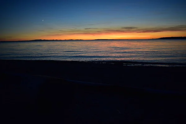 Piękny Zachód Słońca Niebo Nad Wodą Morską — Zdjęcie stockowe