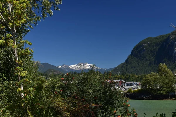 Lago Las Montañas —  Fotos de Stock