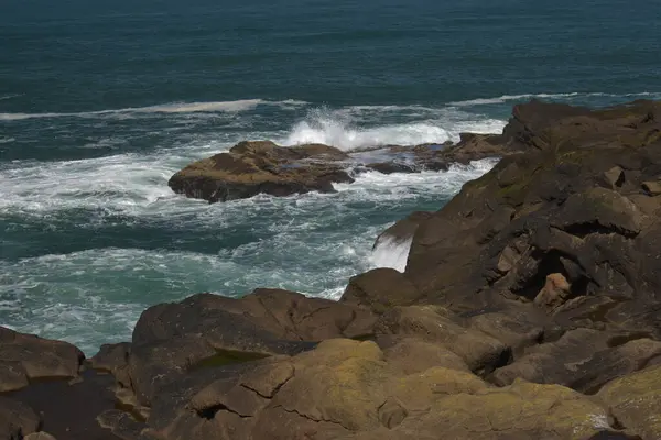 Скелясті Скелі Океанічній Воді Мальовнича Природа — стокове фото