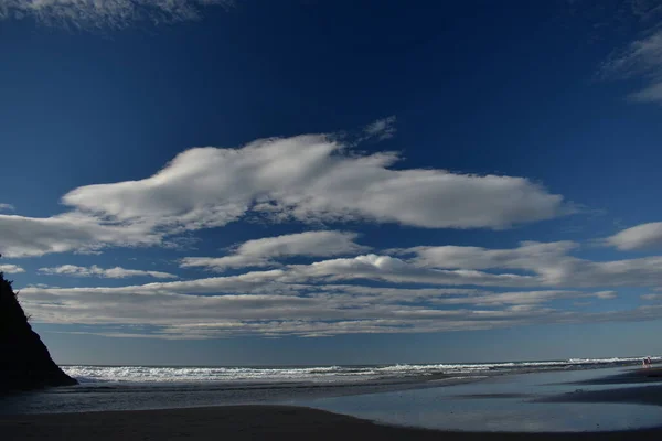 Céu Azul Com Nuvens Mar Praia — Fotografia de Stock