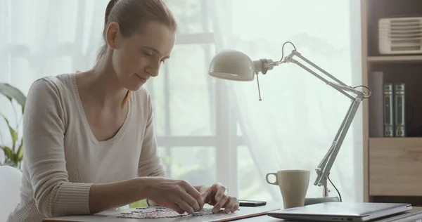 Young Woman Sitting Desk Composing Puzzle Leisure Games Concept — Stock Photo, Image