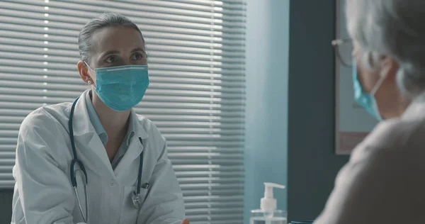 Professional Doctor Surgical Mask Giving Consultation Senior Woman Her Office — Stock Photo, Image