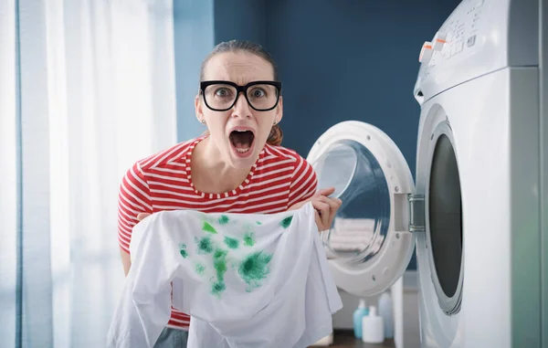 Young Disappointed Woman Holding Stained Clothes Standing Front Washing Machine — Stock Photo, Image