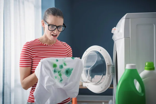 Young Disappointed Woman Holding Stained Clothes Standing Front Washing Machine — Stock Photo, Image