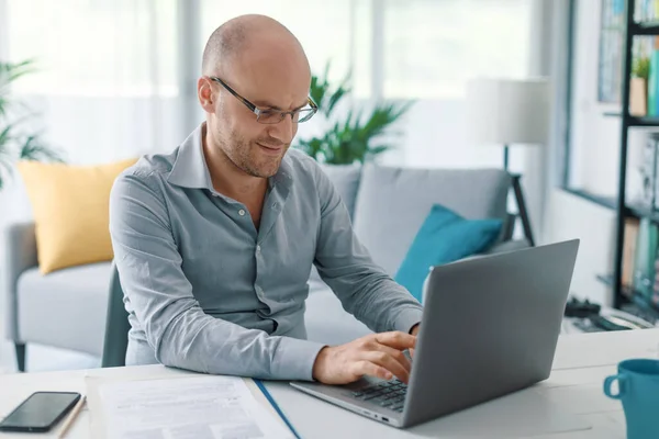 Confident Businessman Working Home Sitting Desk Connecting His Laptop — Stock Photo, Image