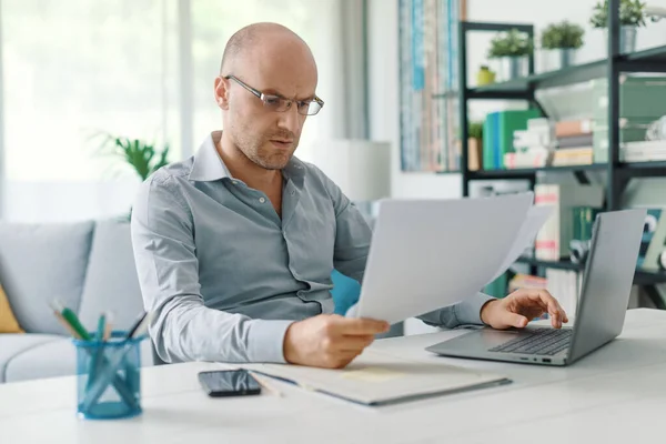 Disappointed Businessman Sitting Desk Checking Paperwork Working Home — Stock Photo, Image
