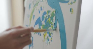 Tuval üzerinde yaratıcı ressam