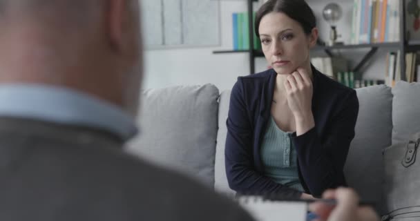 Young woman attending a psychotherapy session — Stock Video