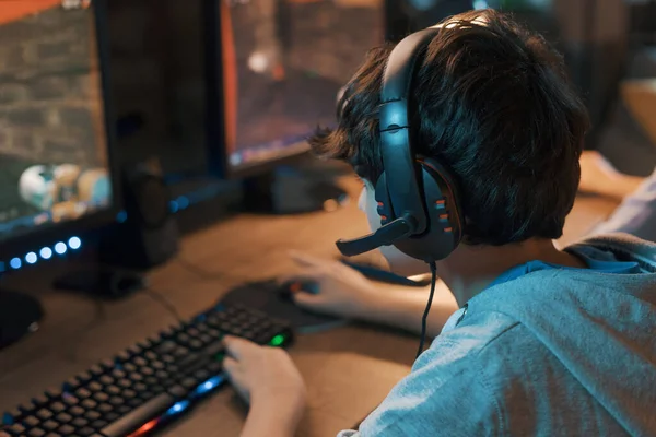 Young Gamer Wearing Headset Playing Online Multiplayer Video Games His — 스톡 사진